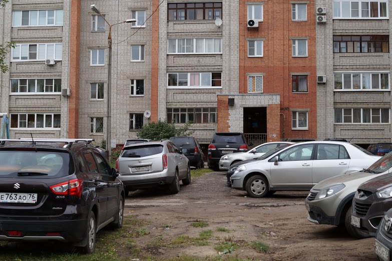 В Ярославской области могут перестать штрафовать за стоянку на газонах