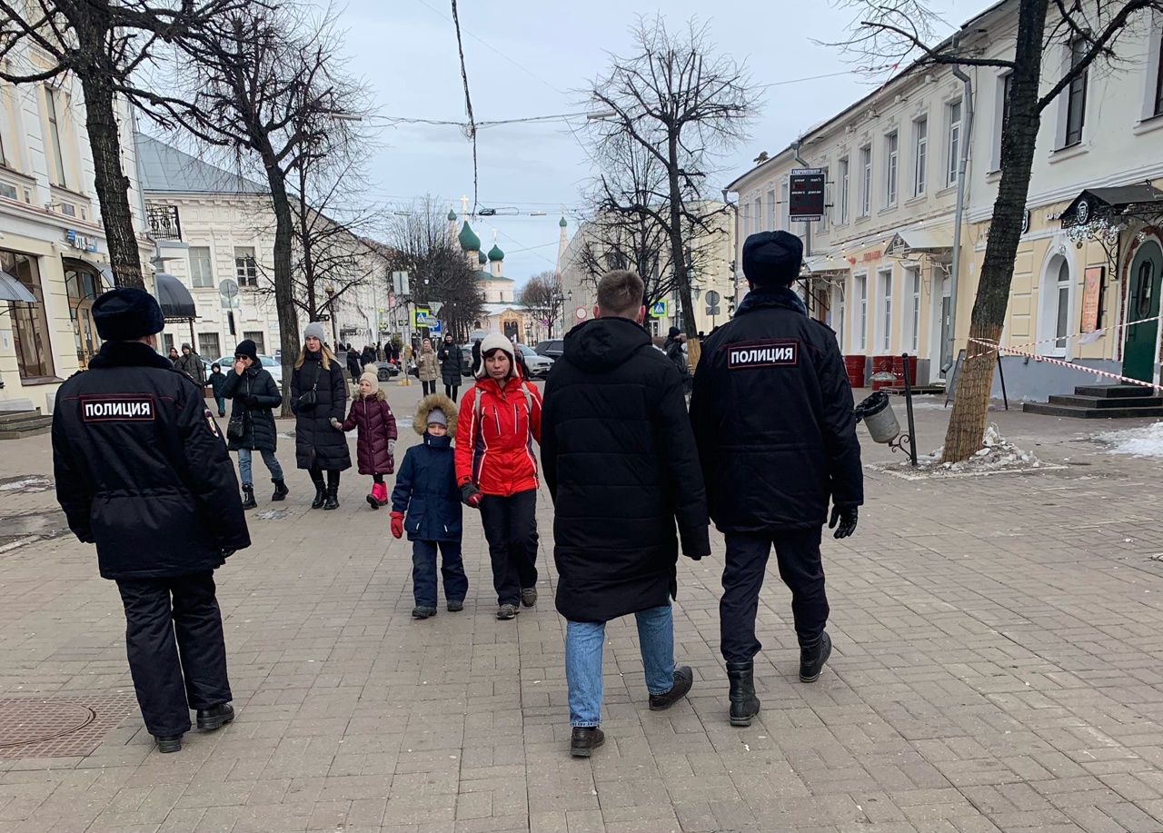 Банда ярославцев с пистолетом ограбила майнинговую ферму в Костроме