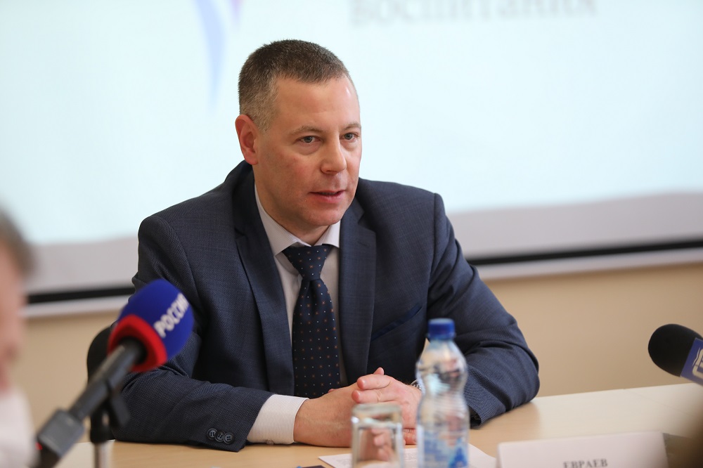 Михаил Евраев пригласил ярославцев выбрать объекты благоустройства в 2023 году