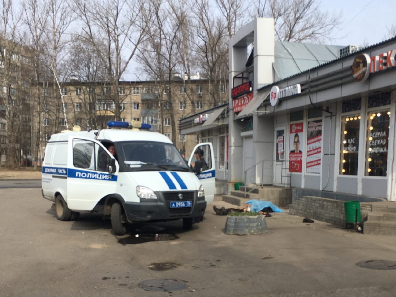У магазина в Ярославле обнаружили труп полураздетого мужчины