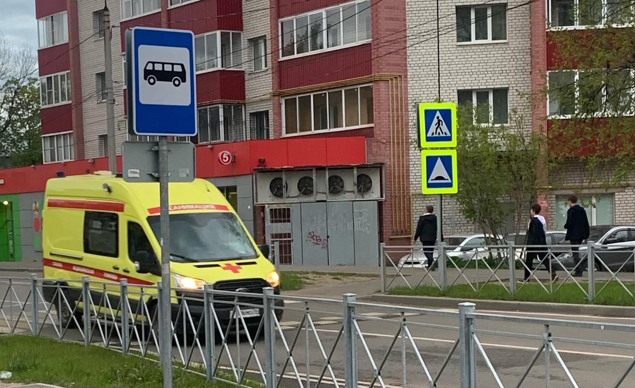В Ярославской области пьяный водитель впечатал девушку в стену