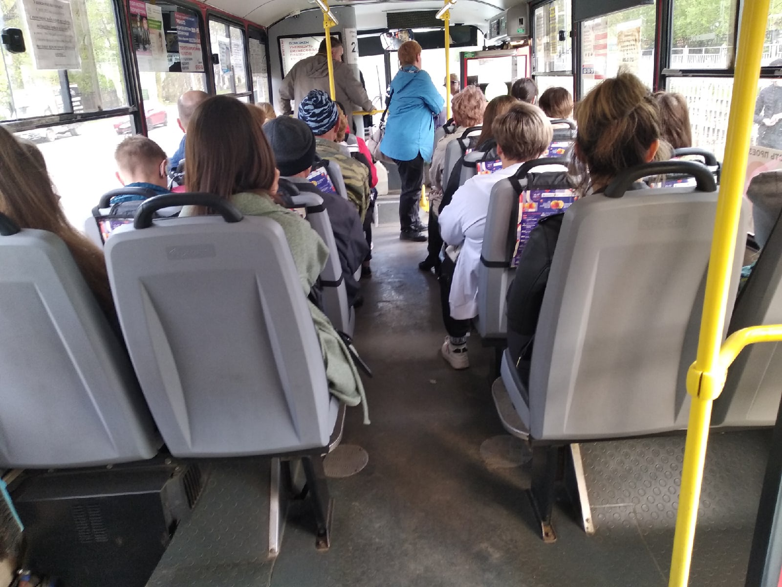 «Звонила в слезах»: в Ярославле водитель автобуса выгнал 12-летнюю девочку