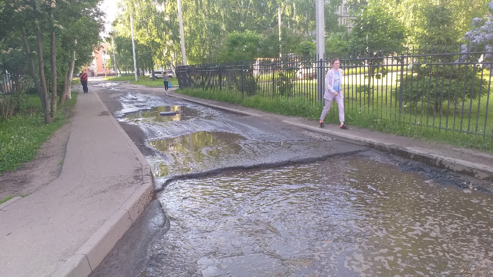 Без санкций не обошлось:  ремонт социально значимых дорог в Ярославле на грани срыва
