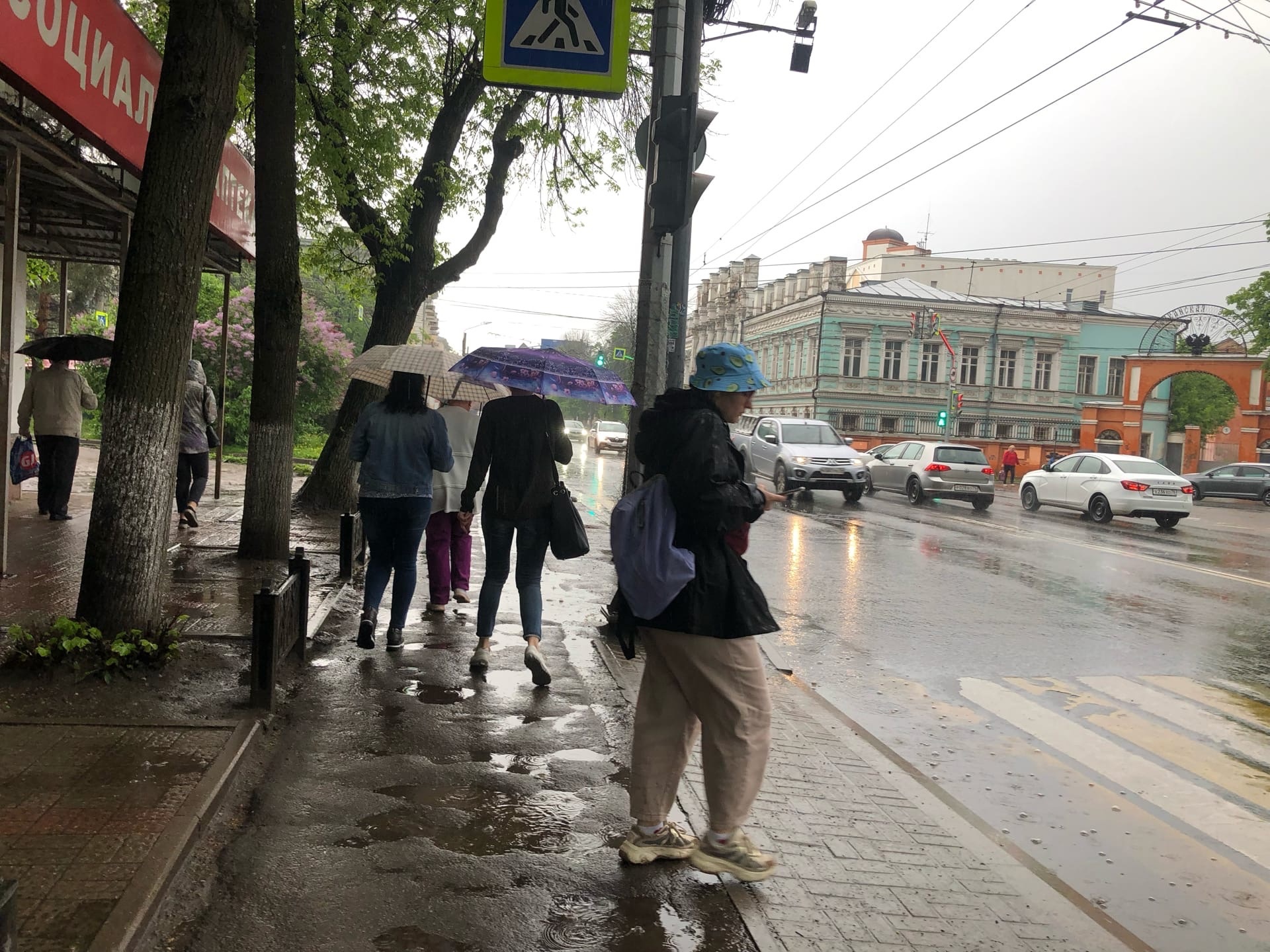 Сейчас почти. Сильный дождь. Ливень в городе. Летний дождь в городе. Ливень ночью.