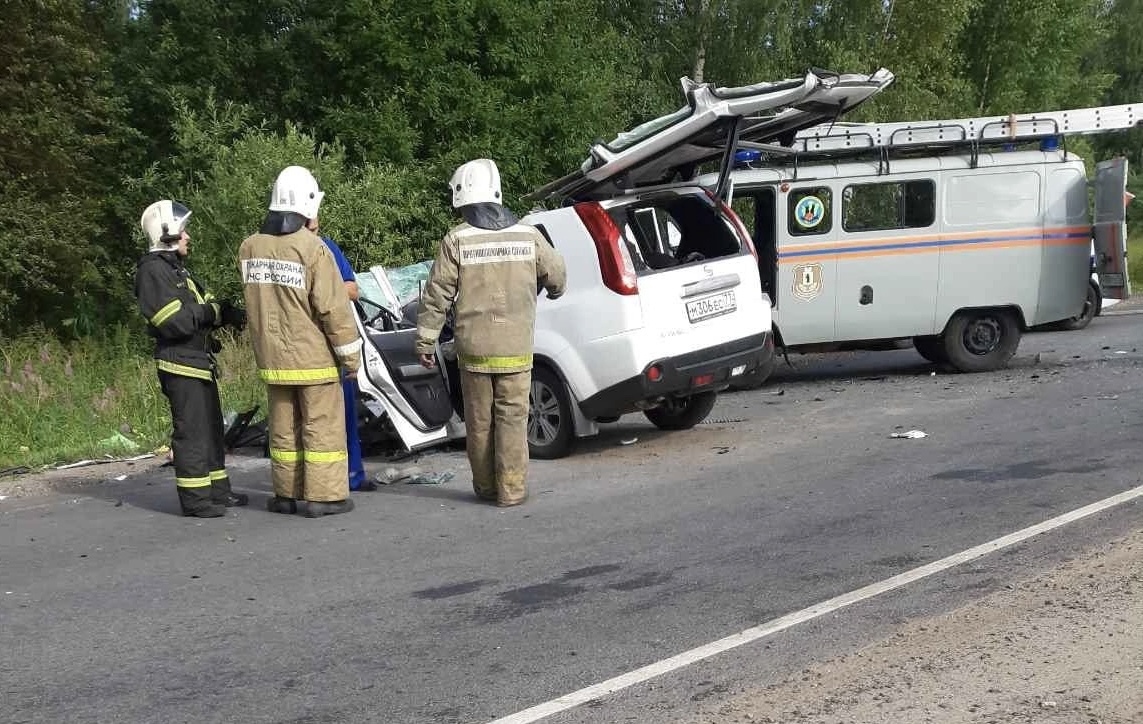 Под Ярославлем в серьезном ДТП погиб водитель. Видео 