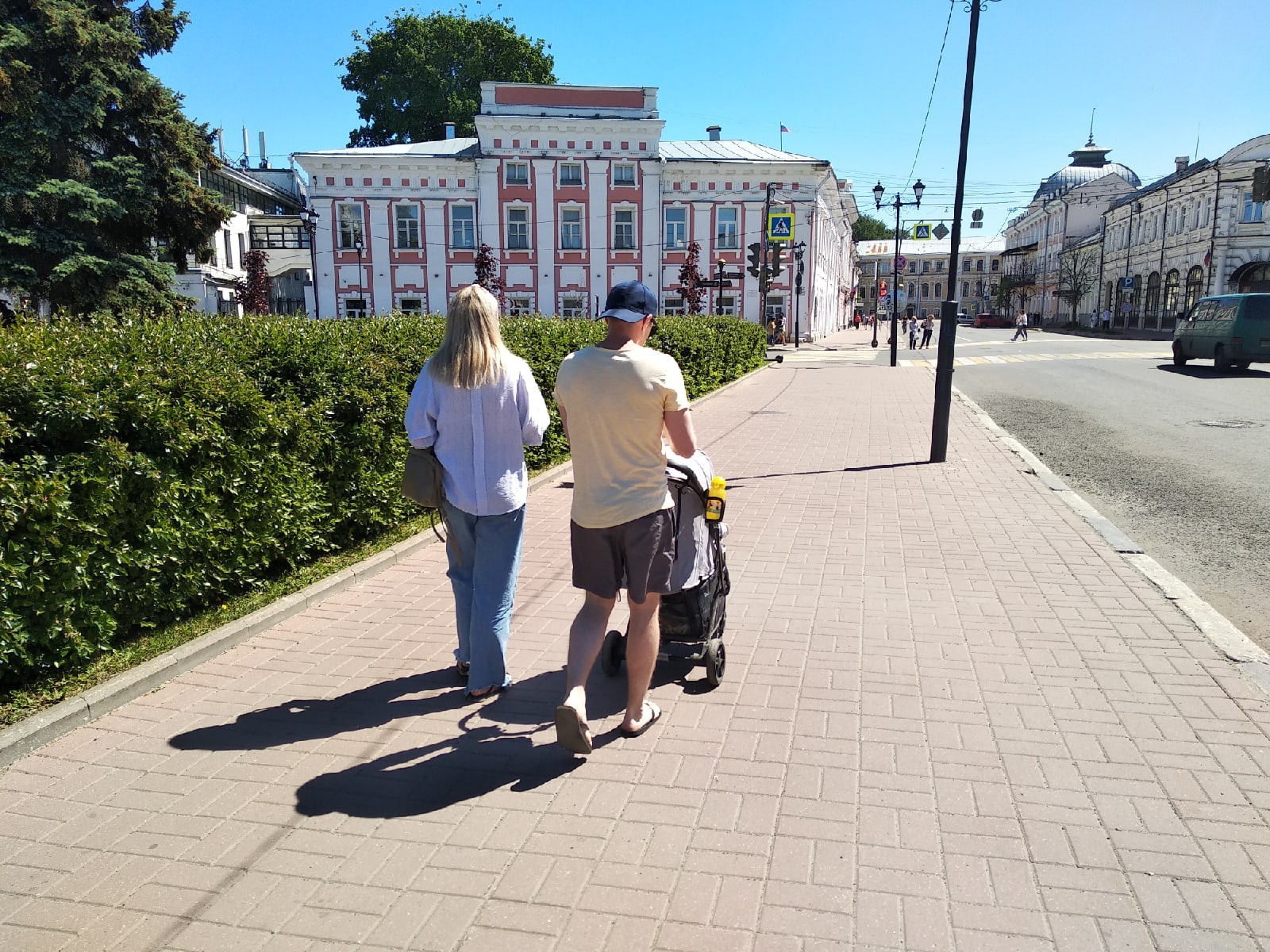 В центре Ярославля снова ограничат парковочные места для транспорта
