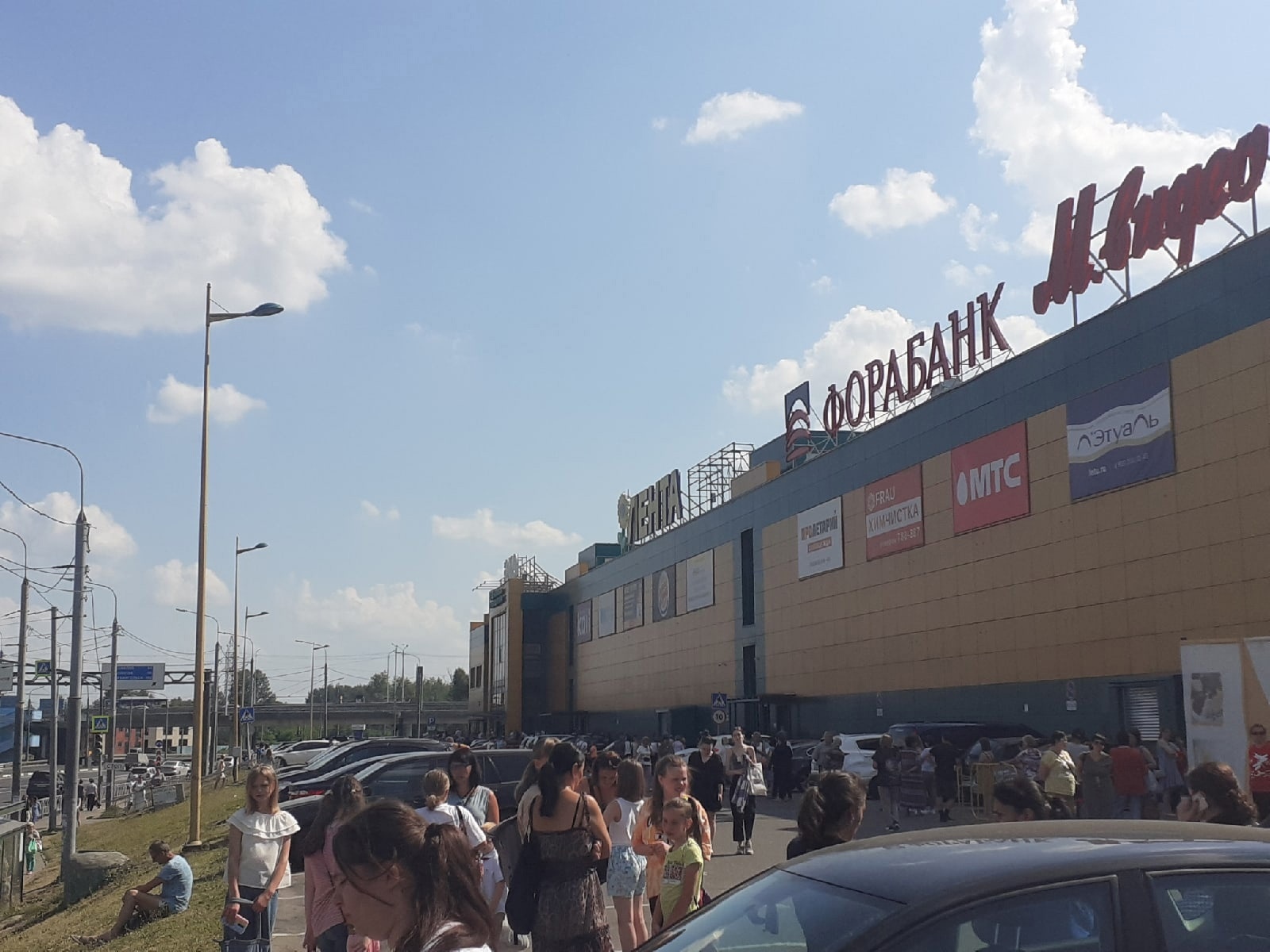 В Ярославле в очередной раз эвакуировали крупный торговый центр