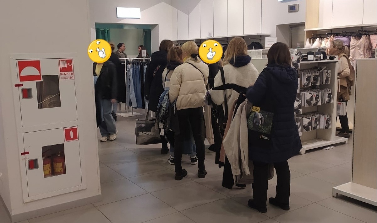 "Нет моральных сил за продуктами ходить": дикие очереди в H&M поразили ярославцев