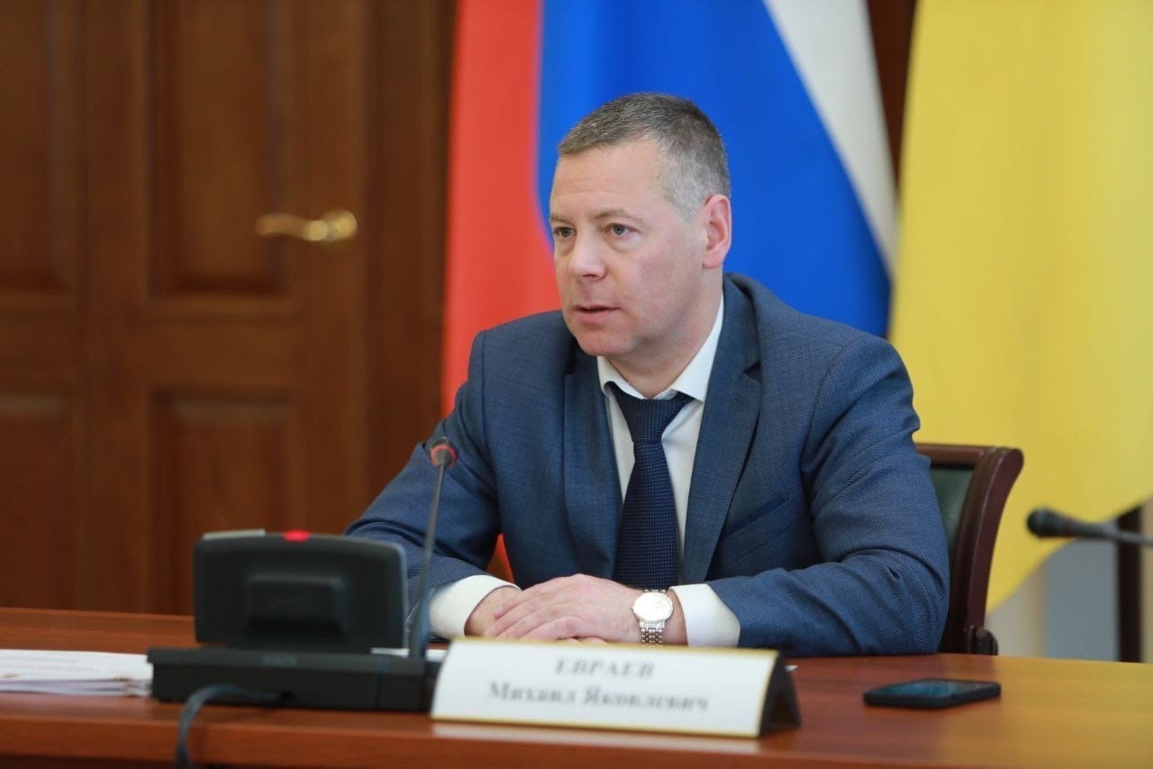 Губернатор Михаил Евраев заявил о сокращении количества чиновников