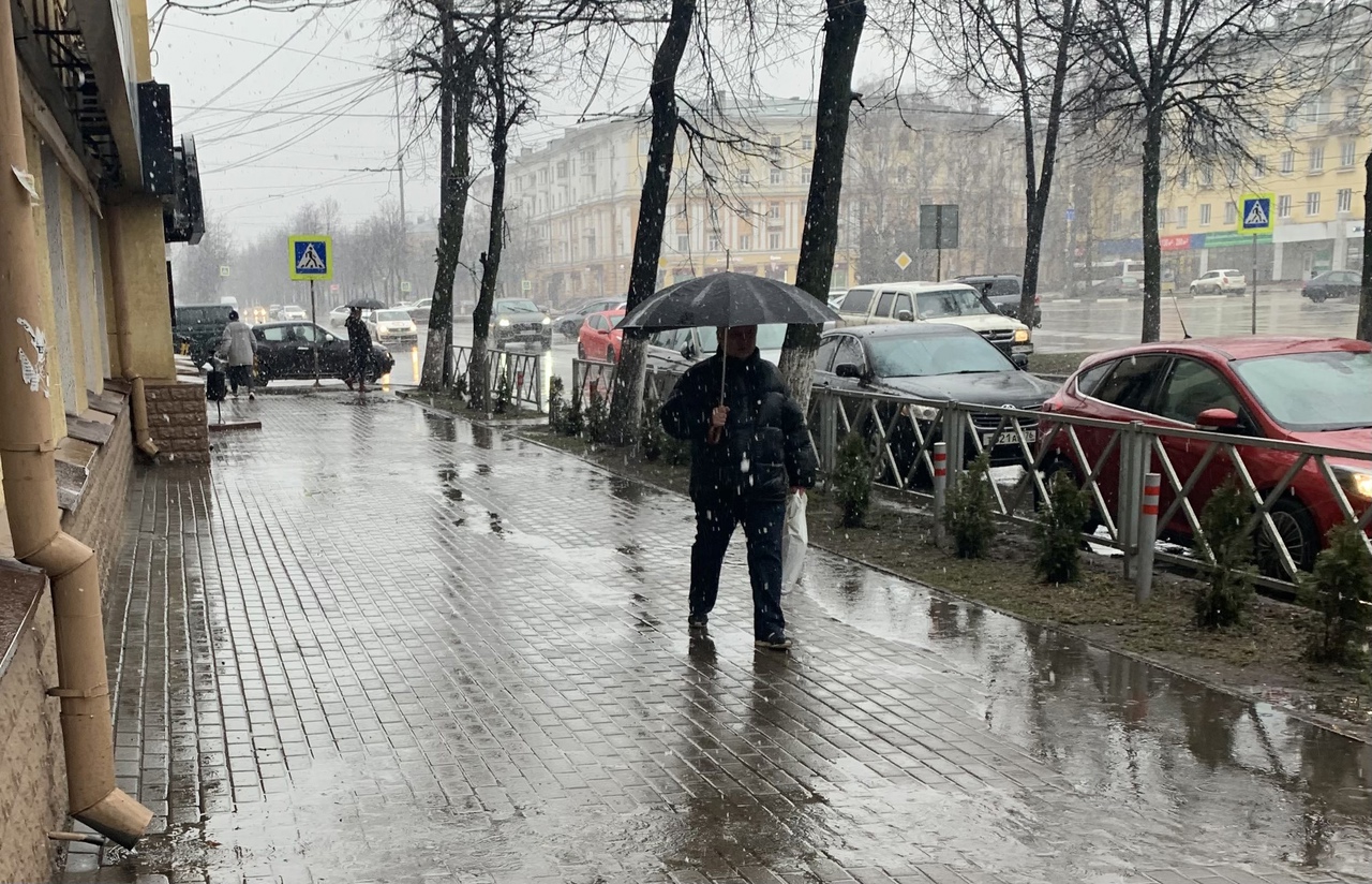 Ожидается ли дождь в ближайшее. Снег и дождь в городе. Осенний дождь в городе. Ливневые дожди. Плохая погода.