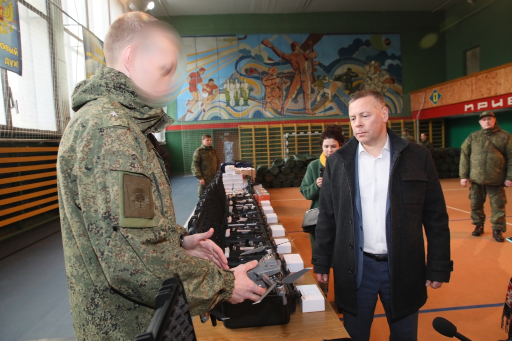 Губернатор Михаил Евраев передал мобилизованным дополнительное снаряжение