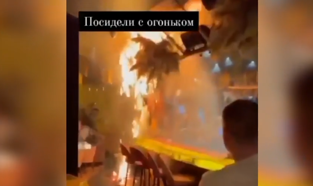 "Посидели с огоньком": в центре Ярославля загорелся ресторан во время праздника
