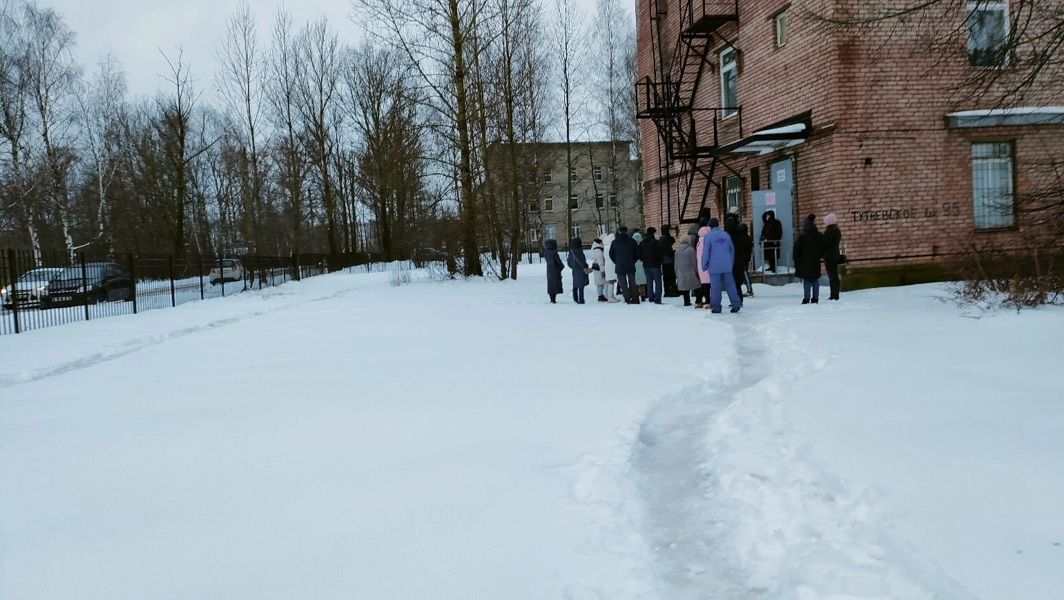 «Стоял 7 часов в очереди»: ярославцы массово жалуются на работу больниц