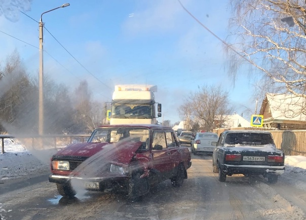 В Ярославле пассажир авто Почты России пострадал в массовом ДТП