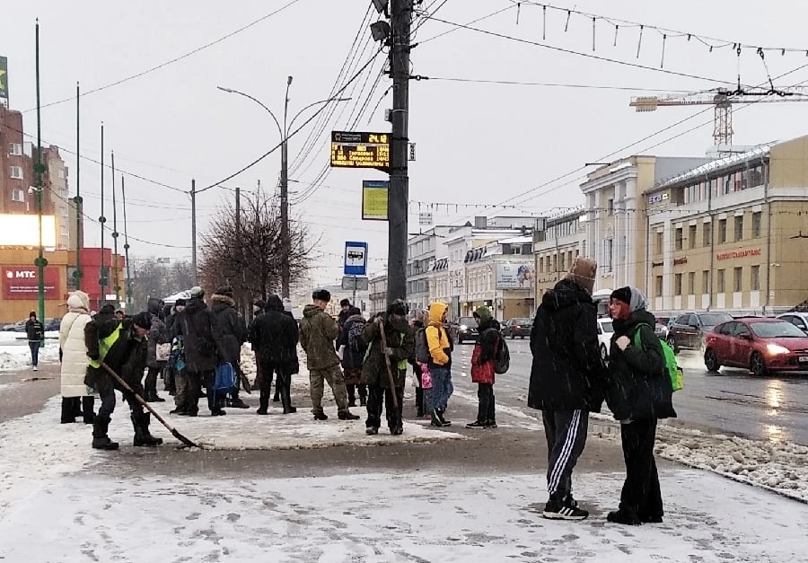 В Ярославле перед подорожанием стоимости транспорта исчезла остановка у ТЮЗа