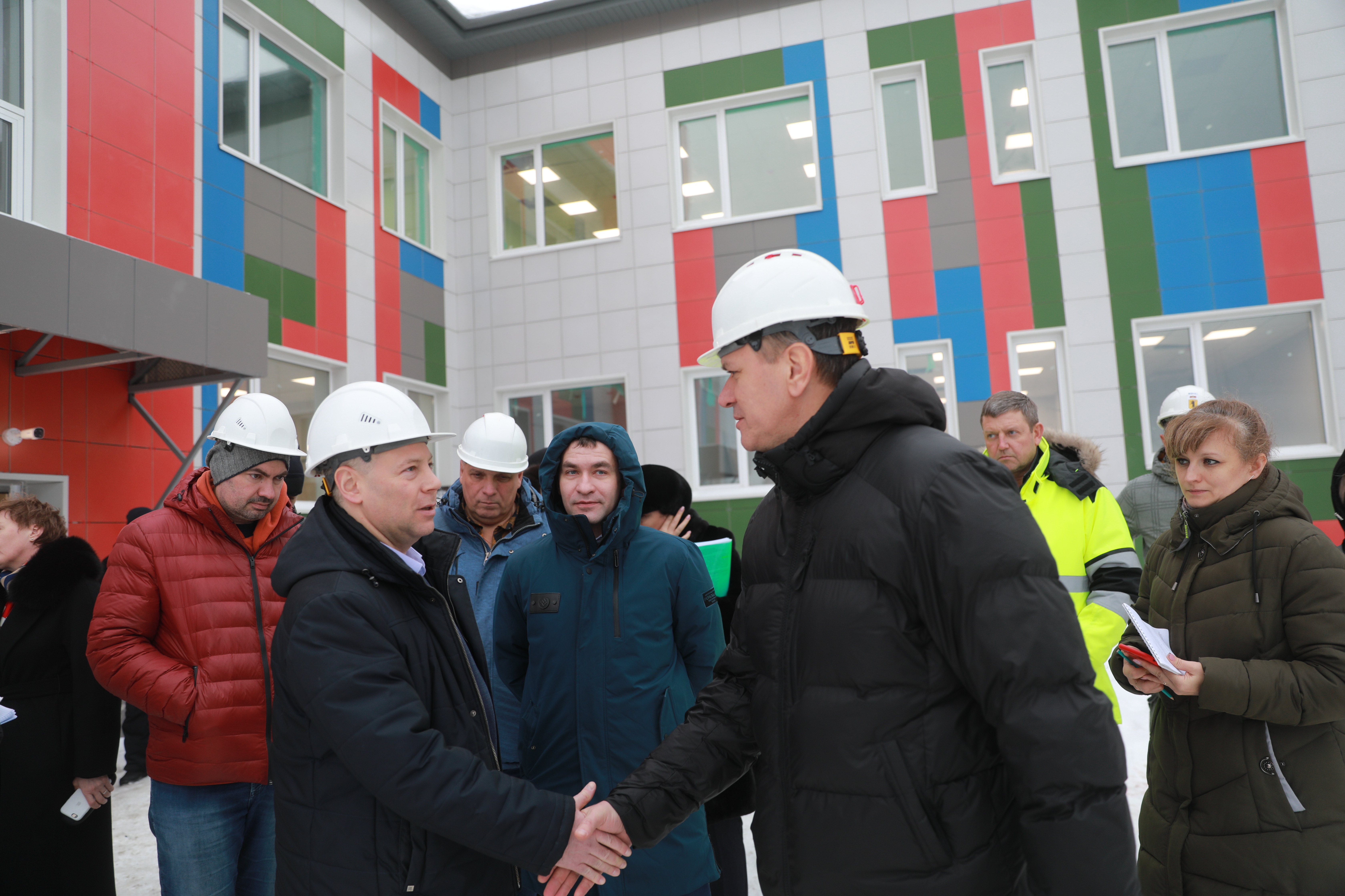 Михаил Евраев проверил ход строительства школы в Борисоглебском районе