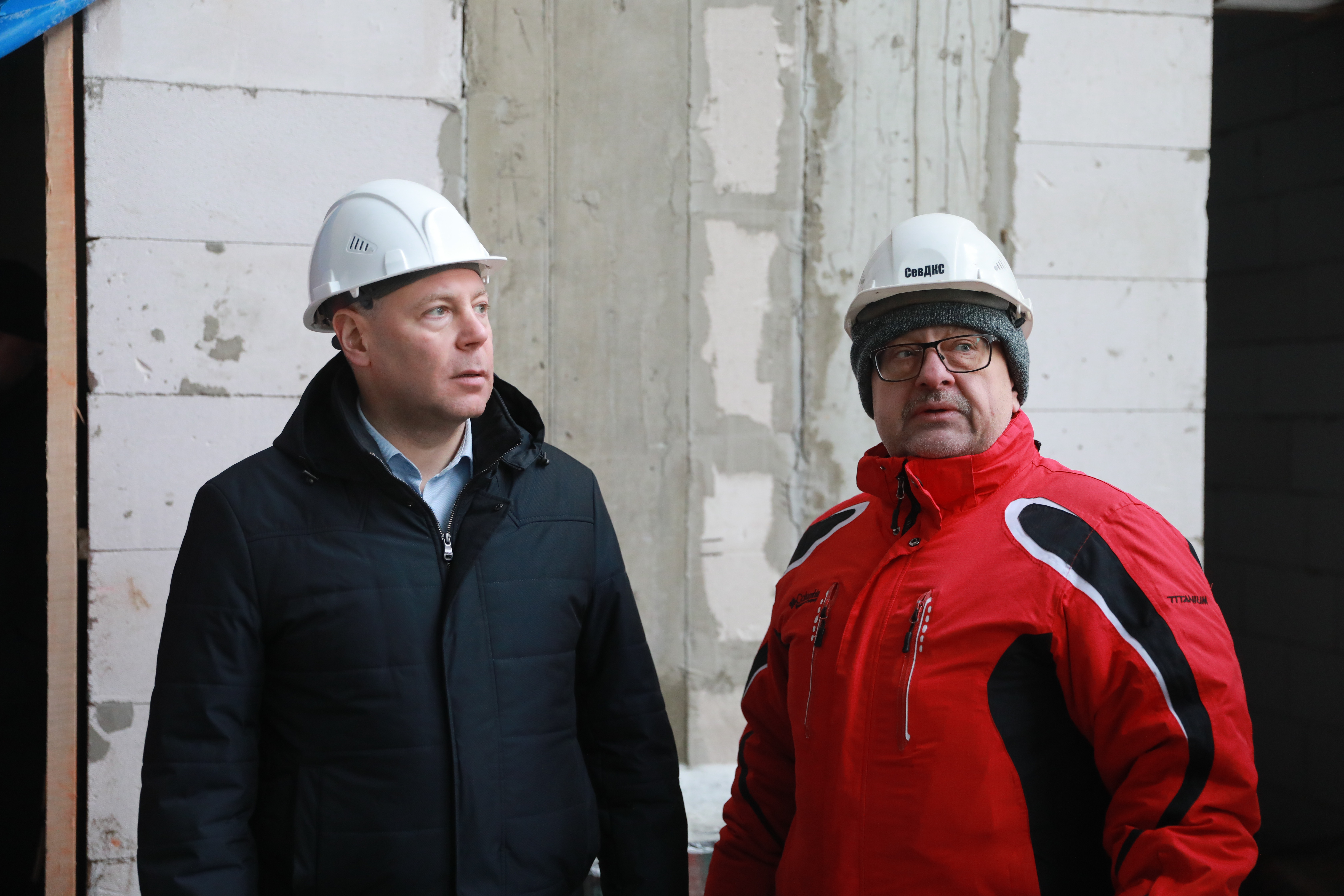 Михаил Евраев проверил строительство новой школы в Ярославле