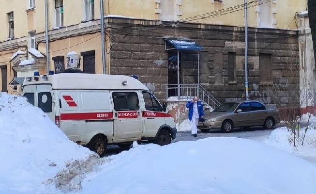 При взрыве в квартире Ярославля пострадала молодая девушка