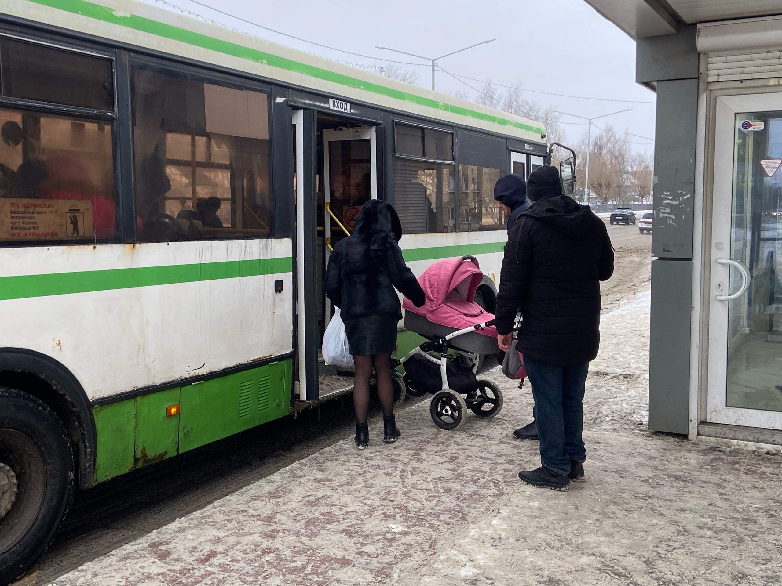 "Слишком узкие улицы": чиновники объяснили переход на малые автобусы в Ярославле