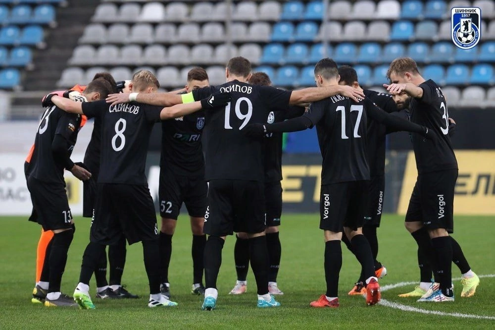 Ярославскому «Шиннику» запретили проводить матчи на своем стадионе из-за плохой травы