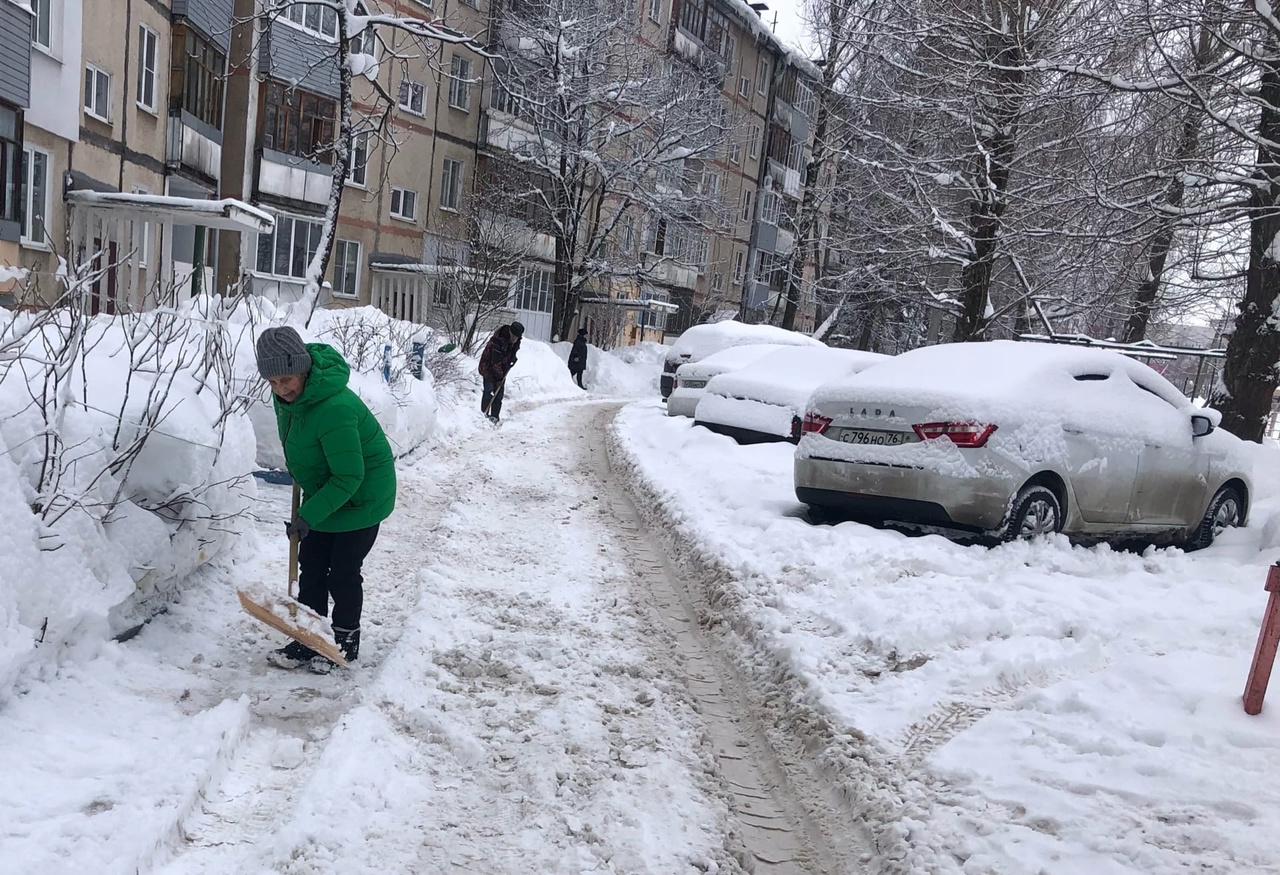 Ярославцев в МЧС предупредили о надвигающемся гололеде и обрушении снега с крыш