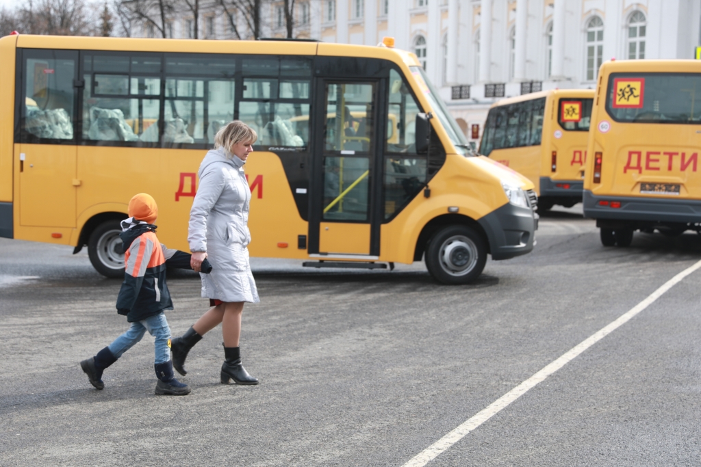 В школах Ярославской области появились 23 новых автобуса