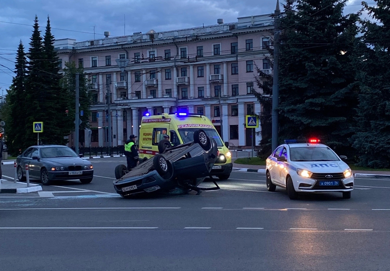 площадь волкова