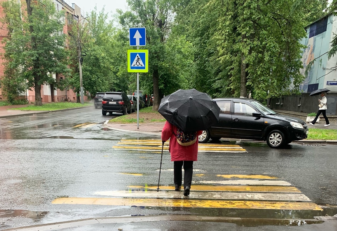 Почему на улице душно. Резкое похолодание. Жарко на улице. Ливни. Жарко улица сонца.