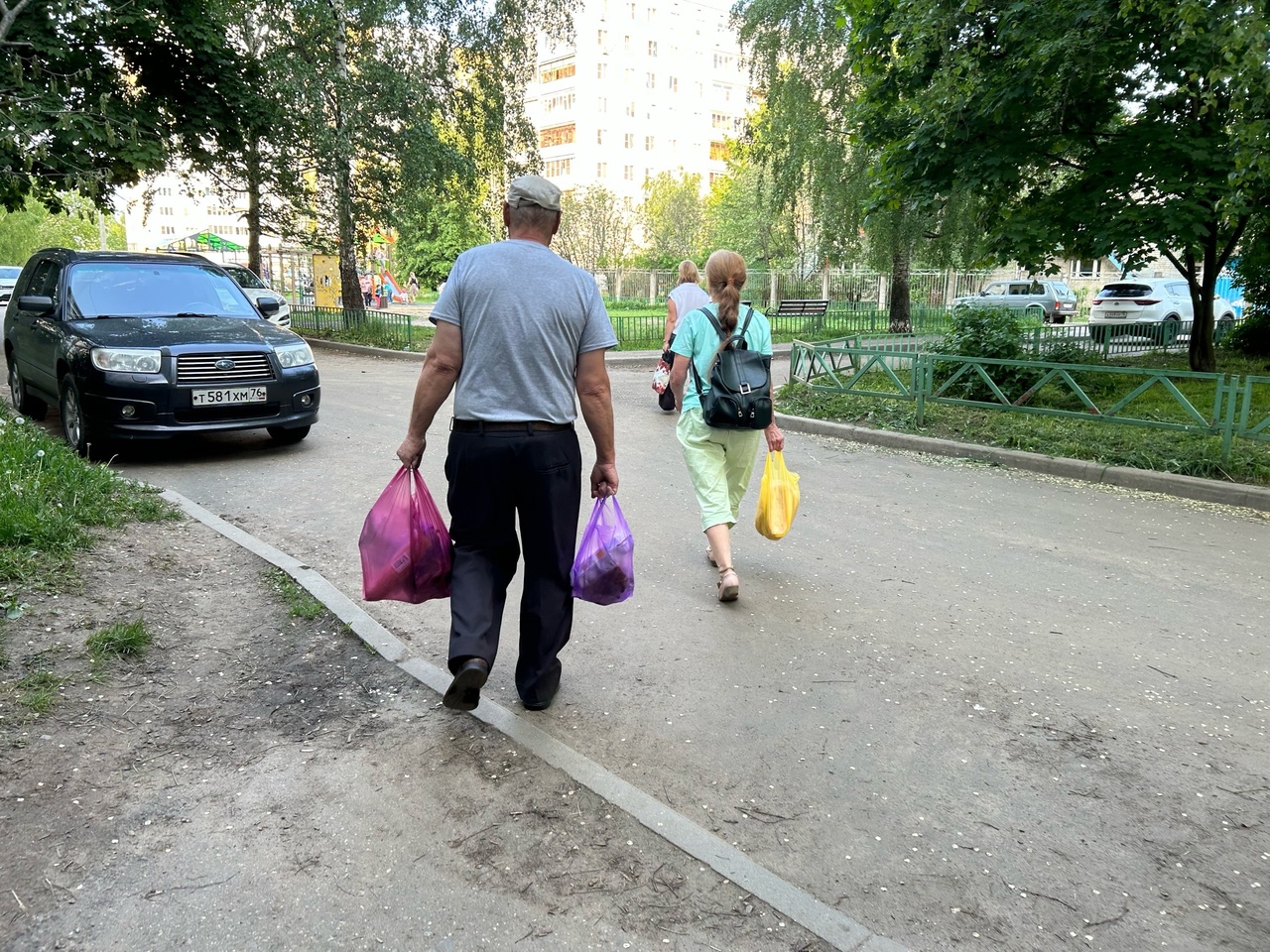 В Ярославле могут начать раздавать пенсионерам просроченные продукты