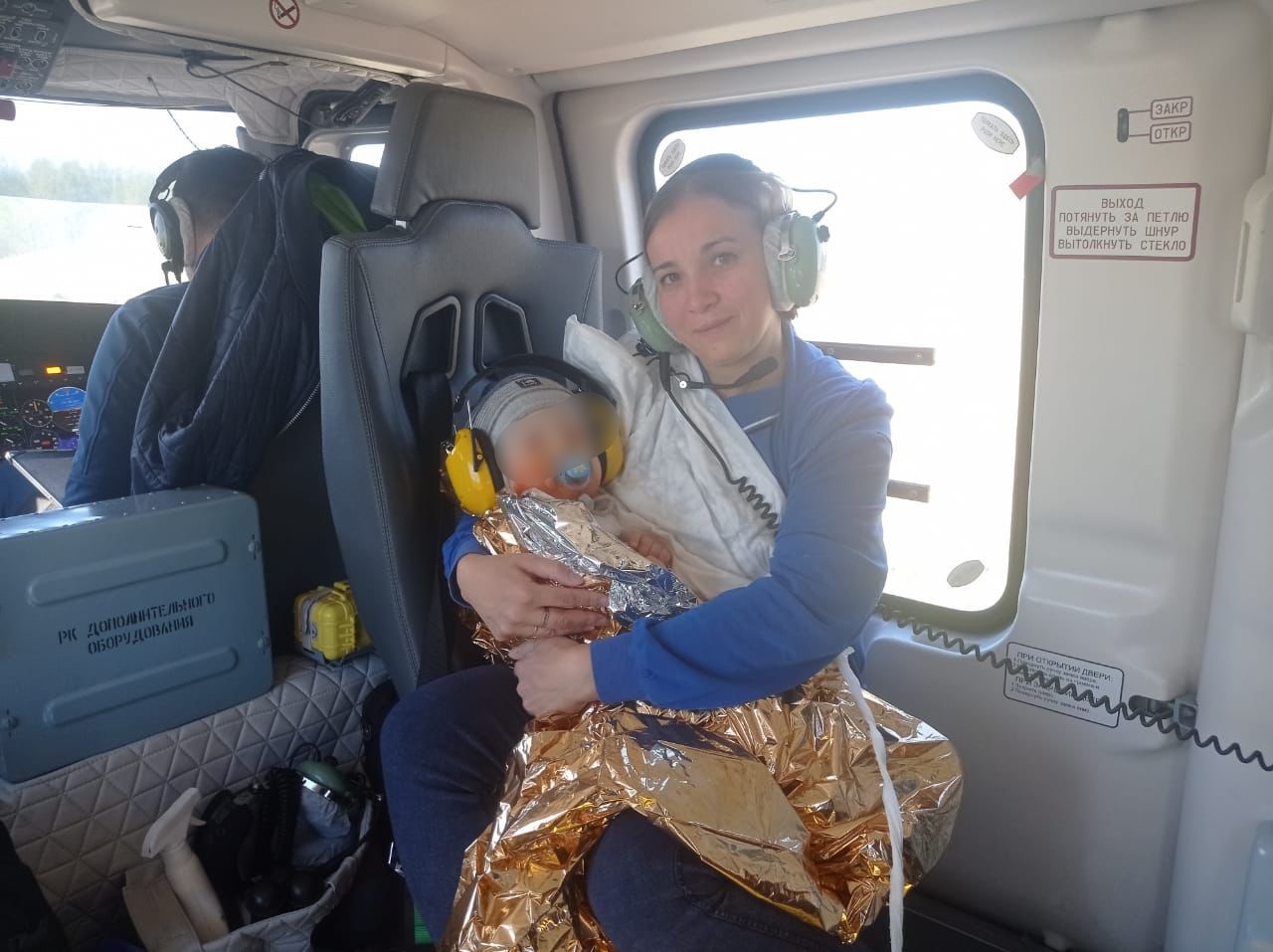 Малыш спас. Фотосессия яблочный спас детская. Яблоко для детей. Малыш спас. Малыш спас.