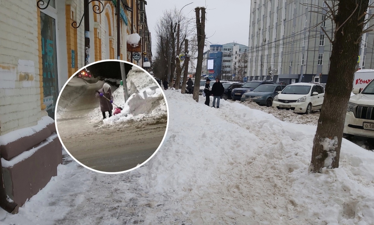 В Ярославской области жители сами убирают груды снега