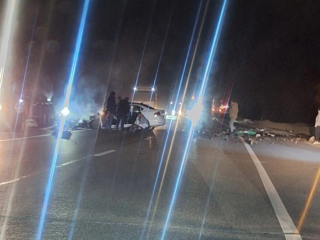 "Проезжавшие водители видели накрытое тело": в Ярославской области произошло смертельное ДТП с фурой
