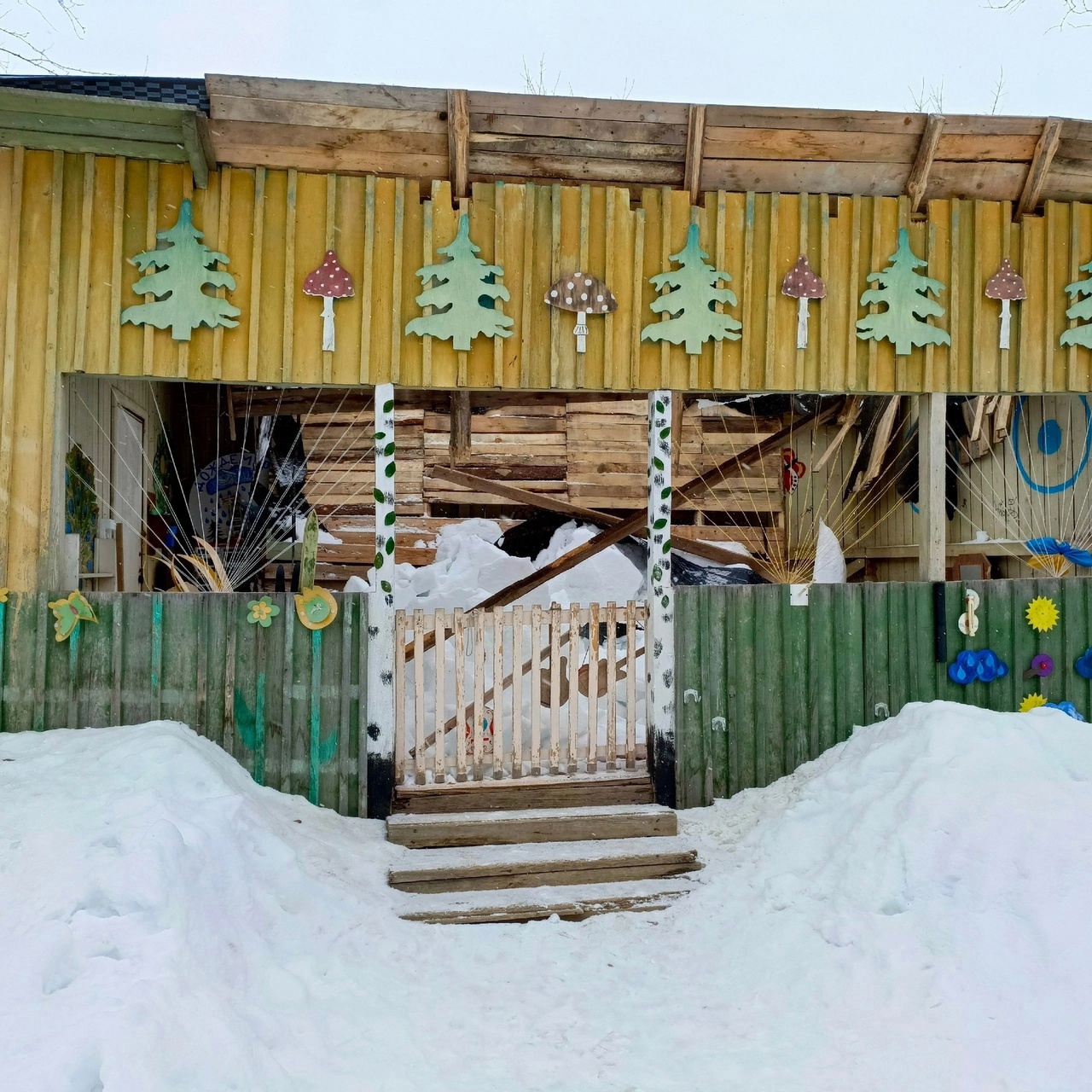 В Рыбинске под тяжестью снега рухнула крыша в детском саду
