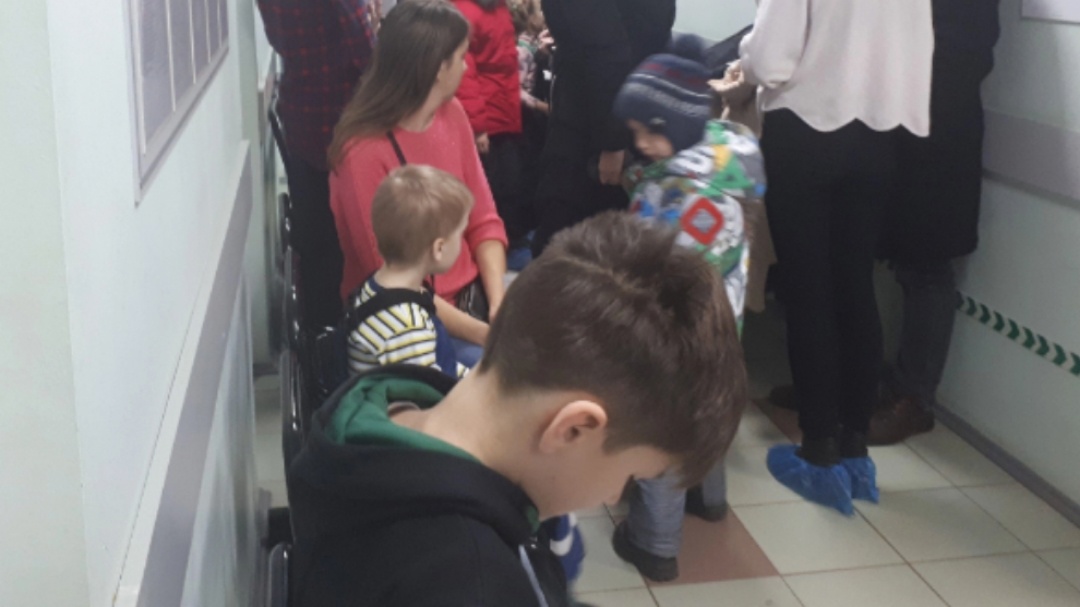 В Ярославле ребенка с флюсом продержали в очереди 4 часа и не приняли
