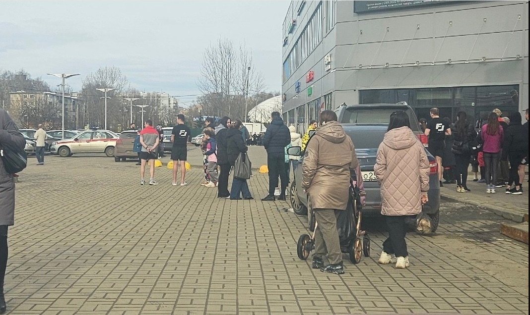 В Ярославле эвакуировали посетителей торгового центра "Некст!" из-за подозрительного предмета