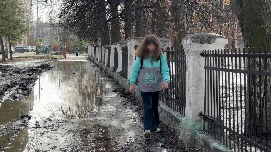 "Вылезают бомжи": пятиклассница из Ярославля рассказала об адской дороге до школы