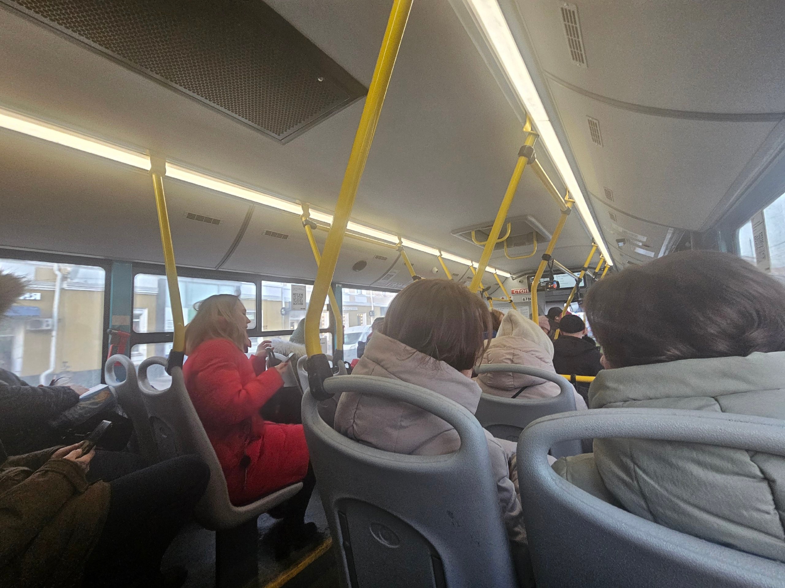 Из-за неработающих валидаторов с ярославских пассажиров берут оплату в автобусах в двойном размере
