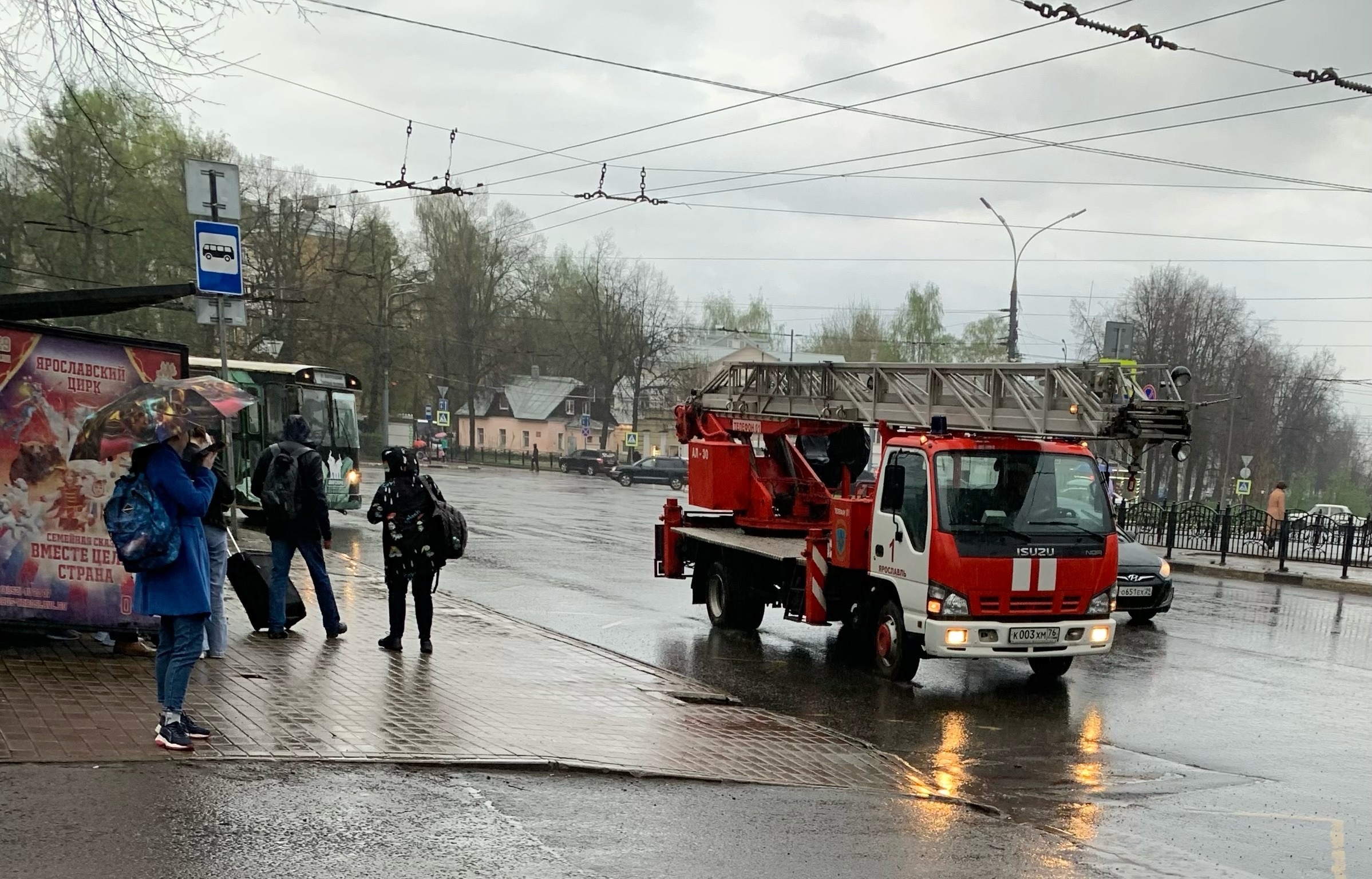 МЧС, скорая, газовики: что происходит на Шевелюхе в Ярославле