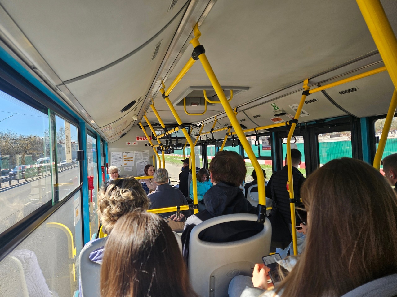 “На крики и просьбы ответил агрессивно”: В Ярославле водитель автобуса 39 придавил пассажирку дверям