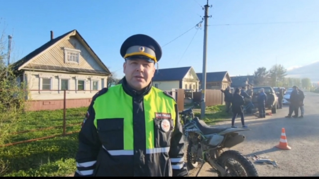 Подростки на мотоцикле въехали в две иномарки под Рыбинском