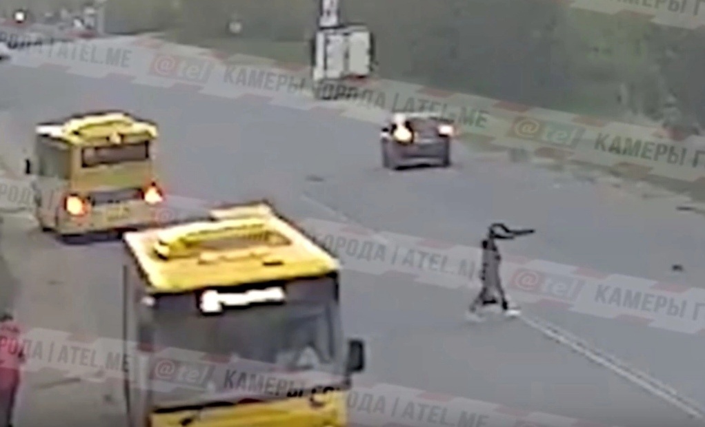  В Рыбинске новый желтый автобус сбил пешехода