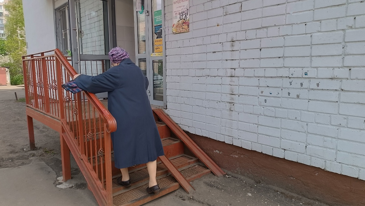 В Ярославле  ночью на трассе нашли  девяностолетнюю бабушку      