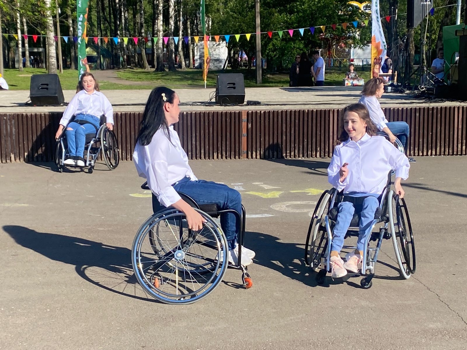Инвалиды поздравили Ярославль танцем на колясках