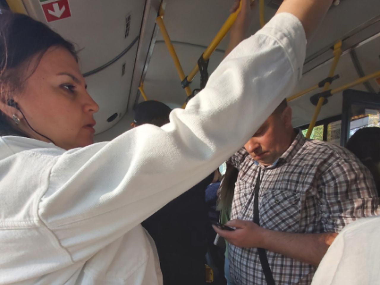 "Ходят редко": ярославцы пожаловались на давку в автобусе