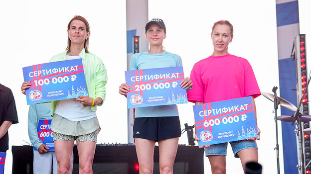 «Почему их пустили на сцену?»: в Ярославле после забега развернулся большой скандал из-за допингов 