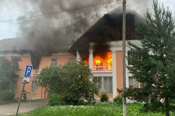 Страшный пожар в Рыбинске: горят дома в поселке ГЭС