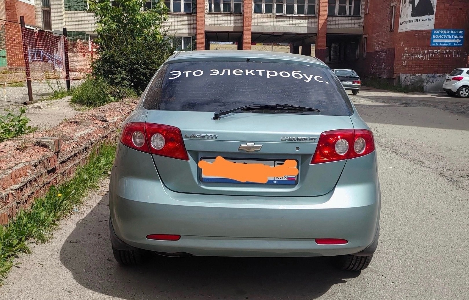 «Не дождались»: ярославец сделал из своей машины электробус
