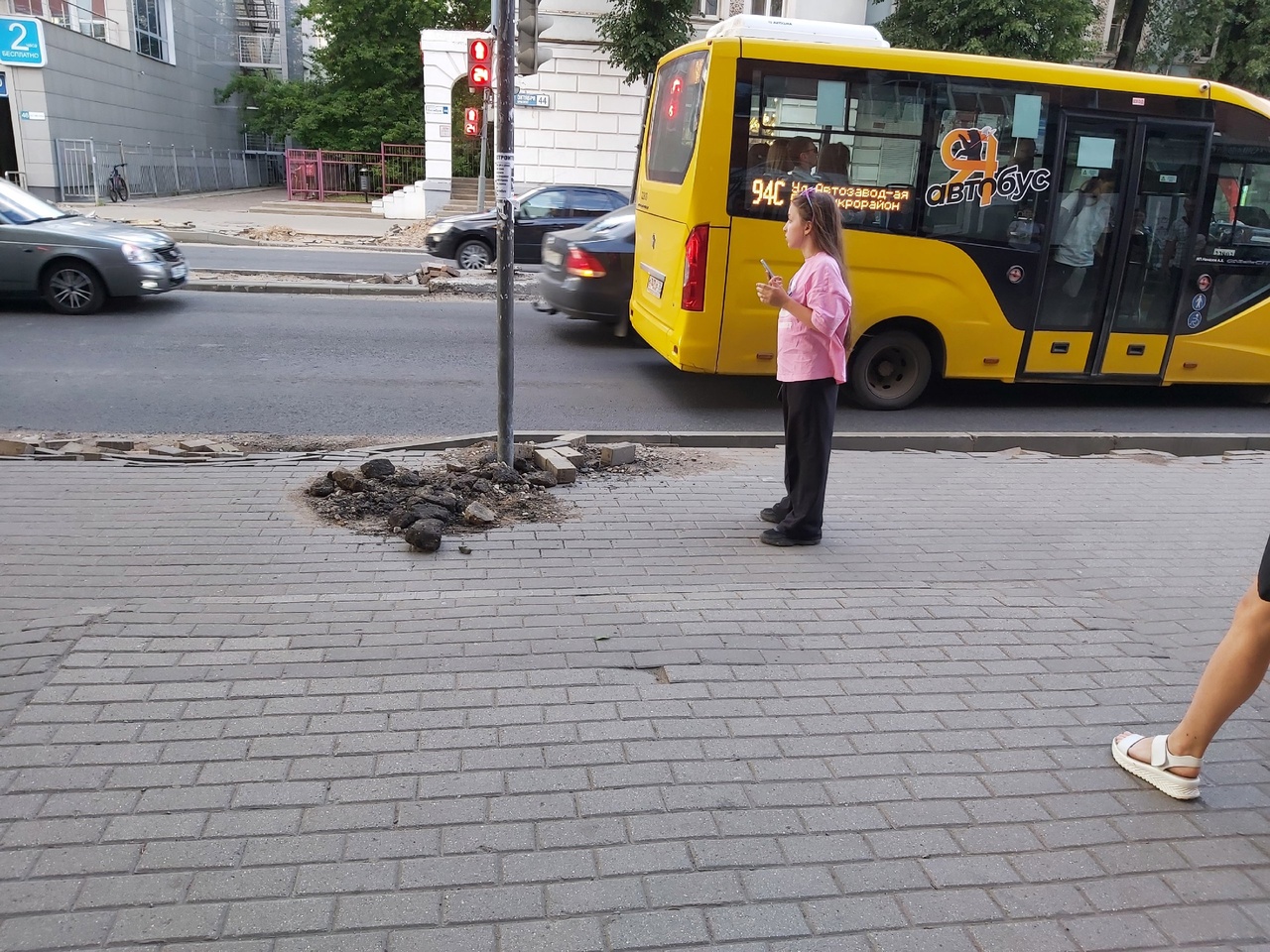 "Закрывают по полдороги, перерыв тротуары": ярославцы в ужасе от ремонта