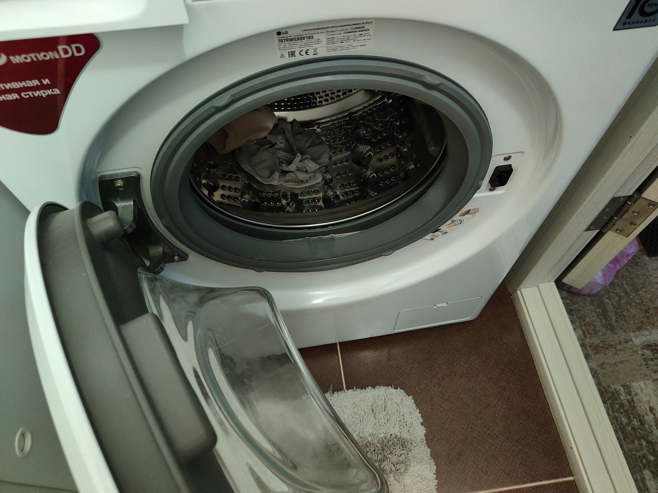 Эти две привычки при использовании стиральной машины говорят о низком интеллекте женщины