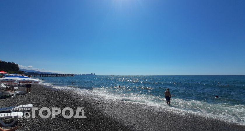 Куча медуз и зловоние фекалий: названы худшие пляжи юга России